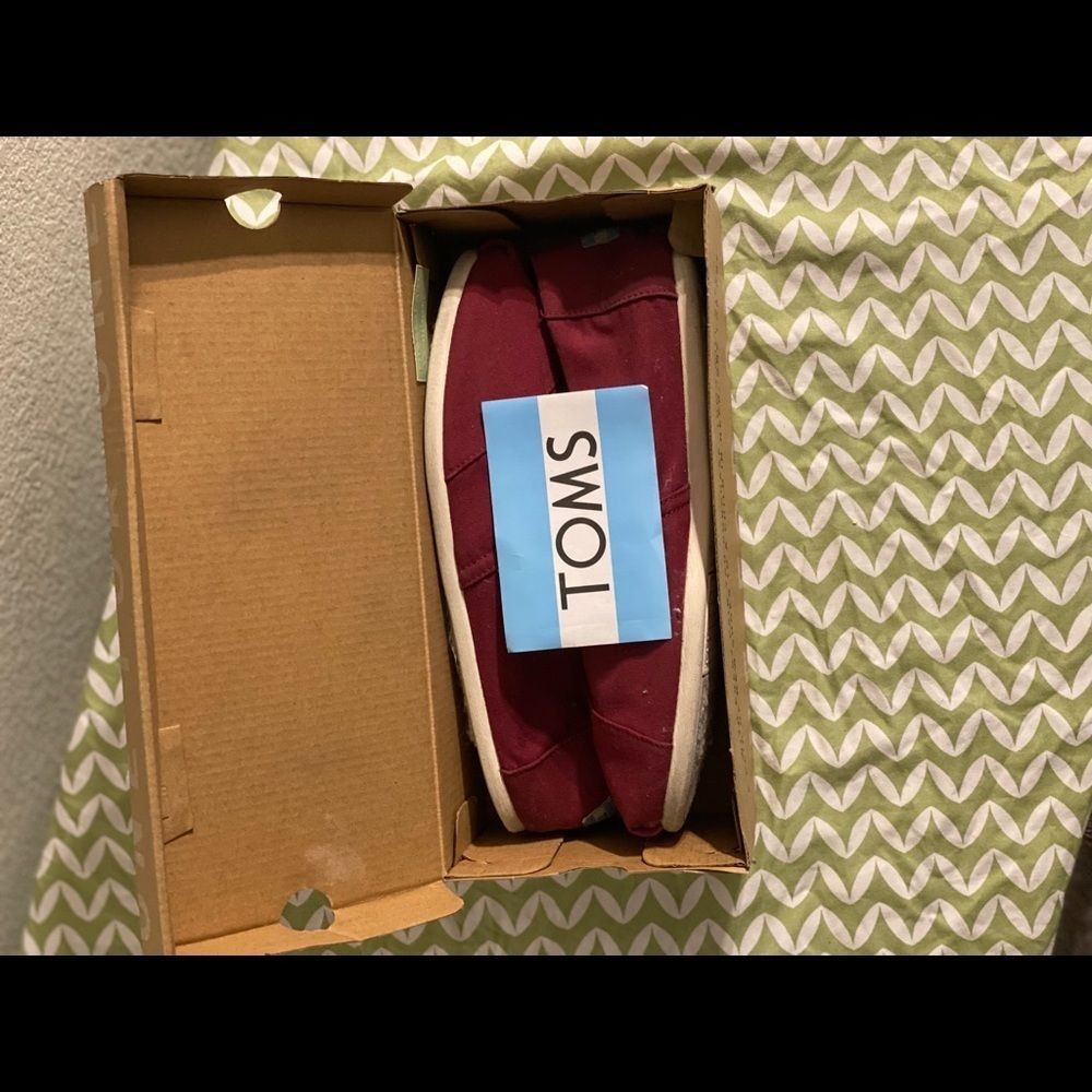 Original Maroon Toms